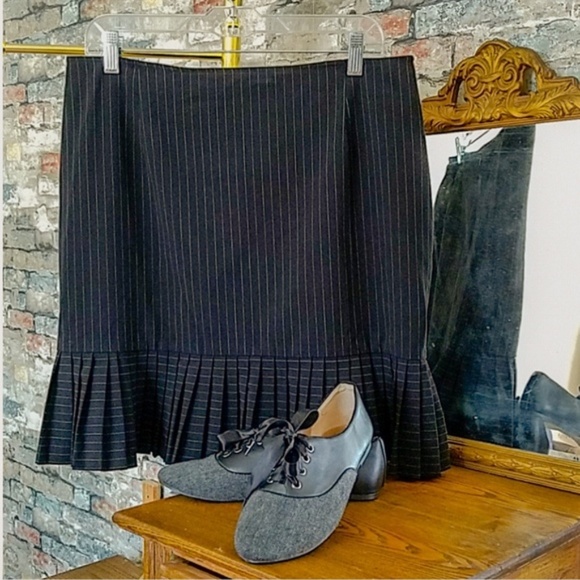 Briggs New York Dresses & Skirts - BRIGGS NEW YORK Skirt Pinstipe Trumpet Black 16P